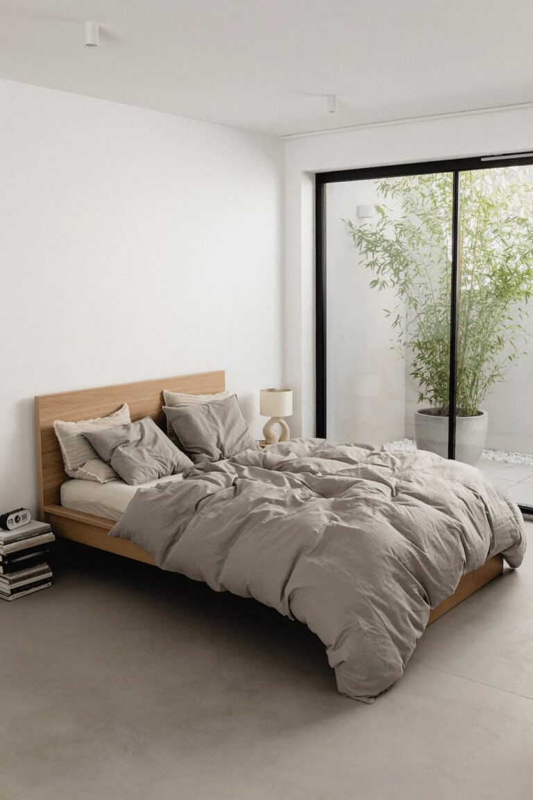 Beige Bedroom Ideas – Calm, Relaxing & Cozy Schemes