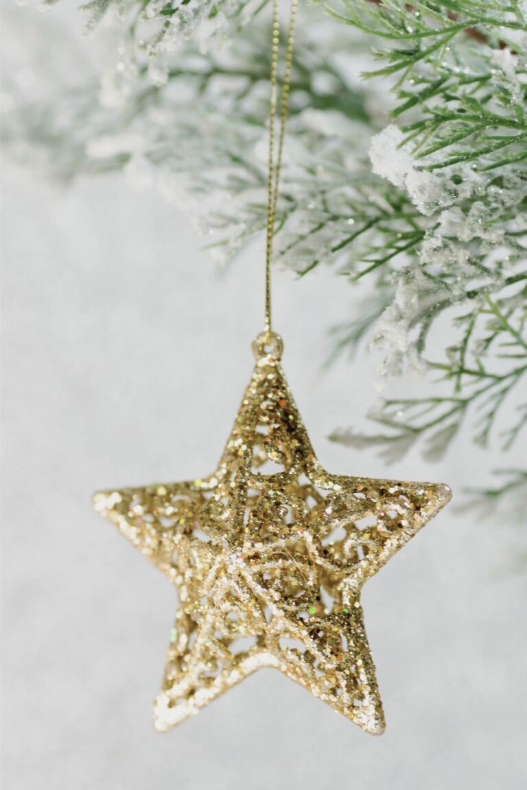 Hanging Christmas Decorations: Tips & Ideas