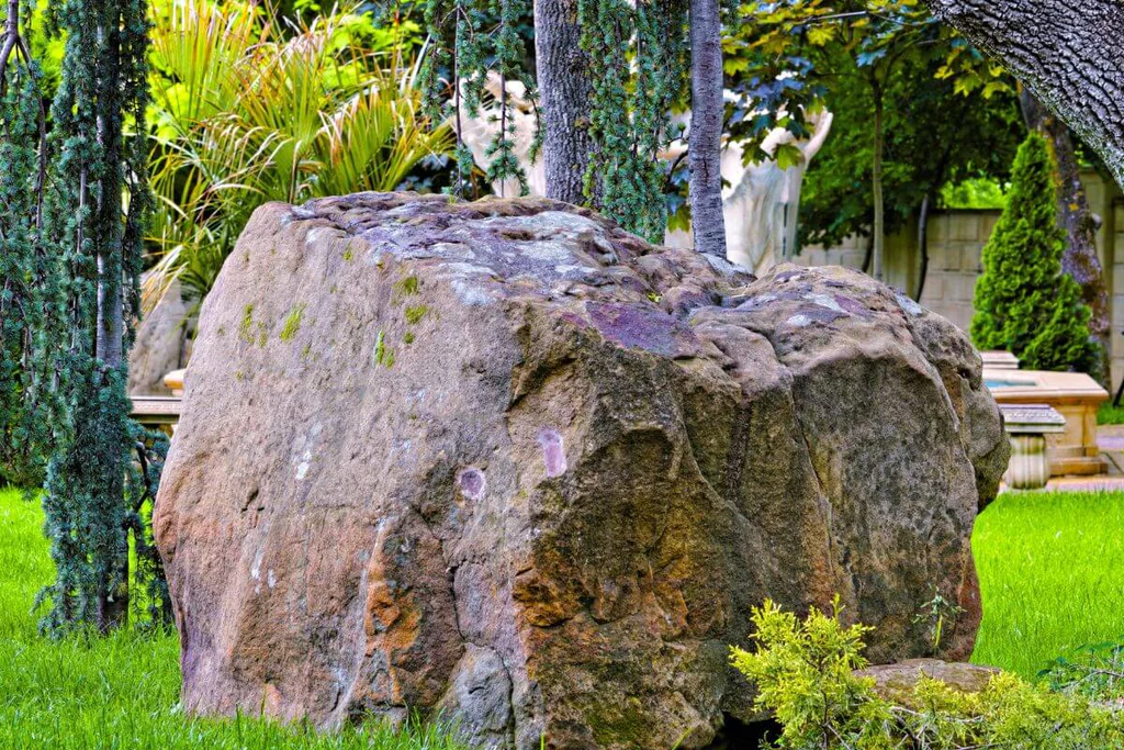 Large sculptural stones for garden