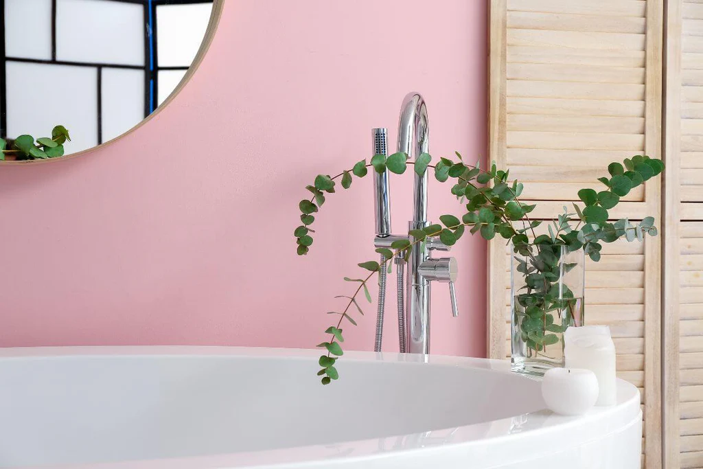 Warm pink colored bathroom 