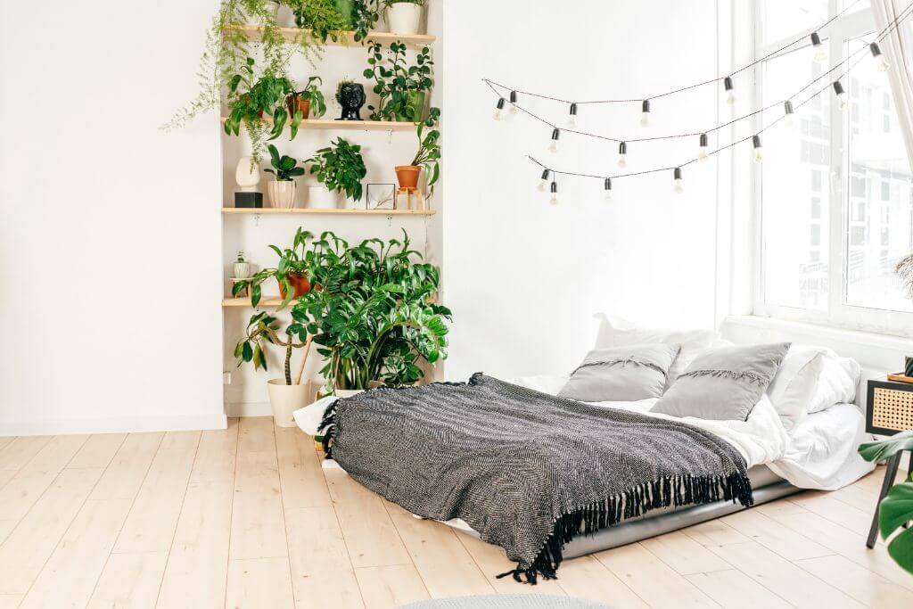minimal bedroom in boho style